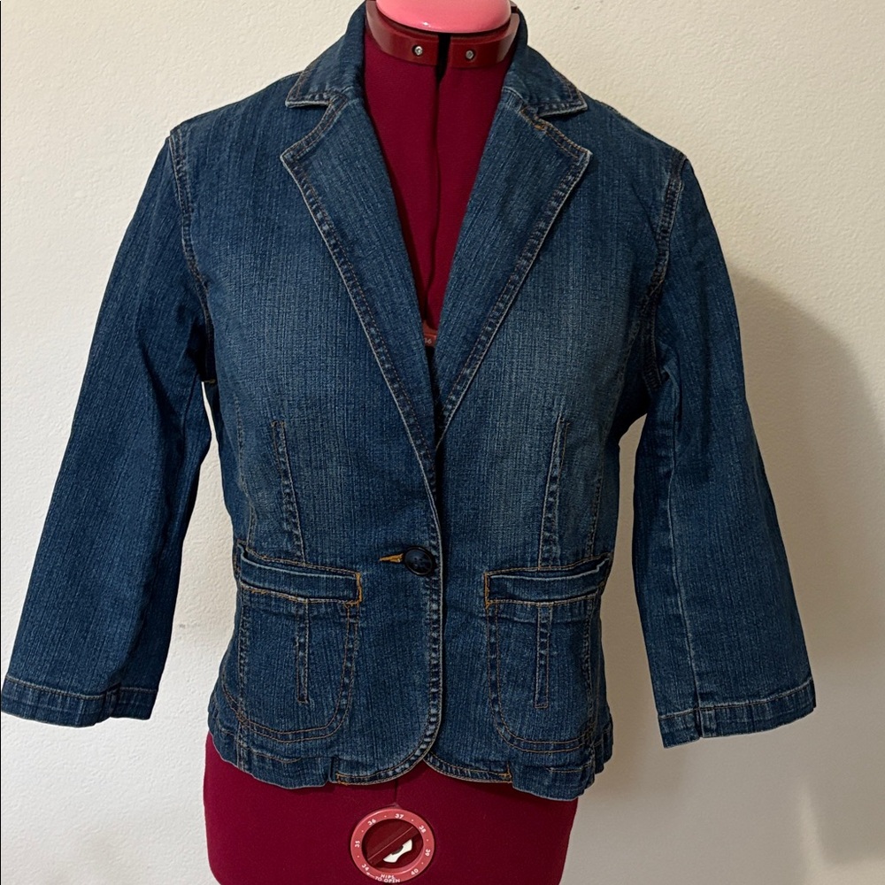 a.n.a Denim Women's  size small Jacket 98% cotton 2% spandex 2 pockets